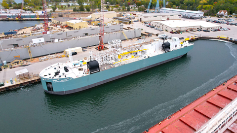 Seaside LNG takes delivery of new LNG barge Clean Everglades from Fincantieri Bay Shipbuilding (Photo: Business Wire)