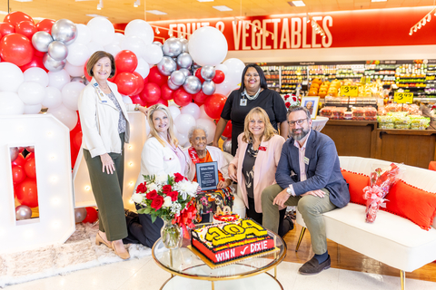 Local recipients of the 2023 Romay Davis Belonging, Inclusion and Diversity grant program joined Southeastern Grocers in celebrating Ms. Romay Davis, the grant namesake, ahead of her 104th birthday on Thursday, Oct. 26 in Montgomery, Alabama. (Photo: Business Wire)
