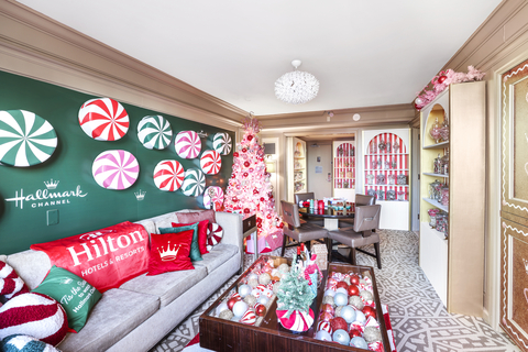Beginning Nov. 7, Hilton and Hallmark Channel are teaming up to give travelers, fans, and viewers the chance to stay inside their favorite "Countdown to Christmas" movies with festive suites this holiday season, including “Hallmark’s Holiday Sweetest Suite” at Hilton New York Times Square. (Photo: Hilton)