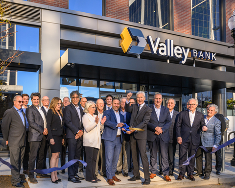 Valley National Bank recently celebrated the opening of its new headquarters in Morristown, NJ that was developed by SJP Properties in partnership with Scotto Properties and architecture firm Gensler. (Photo Credit: Nina Wurtzel)