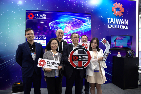 Taiwan Excellence's Product Launch Event at AAPEX 2023: From left to right - Gary Chen, Sales Manager, EverFocus; Joan Tsou, Director, Taiwan Trade Center, Los Angeles; Paul Lee, Sales Manager, MiTAC Digital; Michael Liou, Director, Taipei Economic and Cultural Office, Los Angeles; Kevin Ko, Sales Representative, CUB; Cynthia Hsu, Sales Manager, CHIMEI Motor Electronics. (Photo: Business Wire)