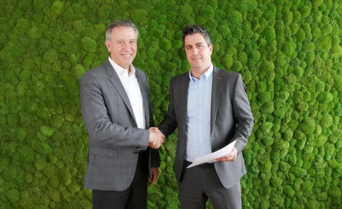 AspenTech President and CEO Antonio Pietri (l) and OMV Group’s SVP Michael Sattler (r) recently met at OMV headquarters in Vienna to finalize a newly expanded partnership between the companies to accelerate OMV’s path to achieving its net zero targets. (Photo: Business Wire)