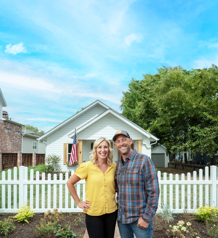 Cornerstone Building Brands Partners with Dave and Jenny Marrs to Showcase Leading Products on Season 5 of Fixer to Fabulous (Photo: Business Wire)