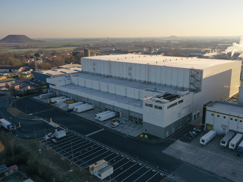 Lineage celebrated the grand opening of its new cold storage facility in Harnes, France. (Photo: Business Wire)