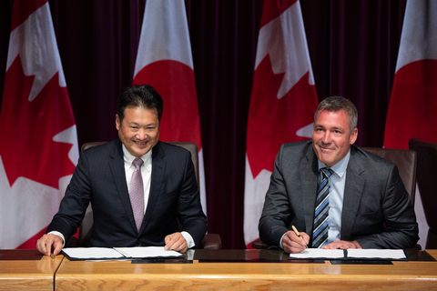 Kazuo Tadanobu, President and CEO of Panasonic Energy, and Eric Desaulniers, President and CEO of NMG, renewed their collaboration in Ottawa in presence of Japan and Canada ministers and official representatives. (Photo: Business Wire)