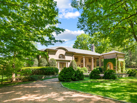 Once asking $22.5 million, this storied Nashville property will now sell to the highest bidder at a luxury auction® on Nov 17. The Tennessee home has many Hollywood connections: it’s been leased by superstar musicians Adele and Ed Sheeran, was featured in CMT’s hit TV series Nashville, and has hosted performances by Sheryl Crow, Keith Urban, Paul Simon, Steven Tyler and others. The no-reserve auction is being managed by Platinum Luxury Auctions in concert with listing brokers French King Fine Properties and Fridrich & Clark Realty Company in Nashville. More at NashvilleLuxuryAuction.com. (Photo: Business Wire)