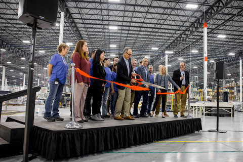Mark Genender, Chairman of the Board of Directors and Interim CEO at Serta Simmons Bedding, cuts the ribbon for the company’s new 500,000 square-foot manufacturing plant in Wisconsin. (Photo: Business Wire)