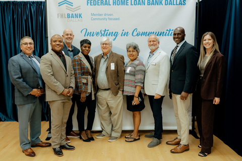 Representative Venton Jones, Texas District 100, Texas House of Representatives (second from left), joined by executives from FHLB Dallas (extreme left and right) and its member Independent Financial (third and fourth from left), along with executives from Rockwall Housing Development Corp. and South Dallas Fair Park Innercity Community Development Corp. (Photo: Business Wire)