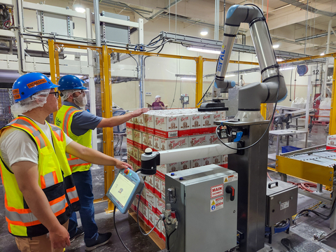 Bob's Red Mill, a historic whole grain manufacturer, looked for many years to use collaborative robots for palletizing tasks, but had not found a solution meeting the speed, payload, or reach requirements until the release of the UR20. The company is one of many businesses now deploying Universal Robots’ new larger cobot on production lines. (Photo: Business Wire)