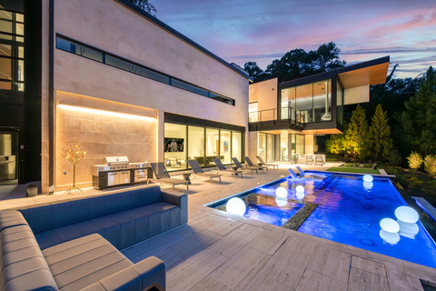 This modern lakefront estate in Atlanta - which was featured in Ben Affleck’s 2016 film The Accountant - was recently seeking $15 million, but will now be offered to the highest bidder at a luxury auction® on November 18. The home won the Greater Atlanta Home Builders Association’s OBIE Award, which recognizes outstanding achievements in home building and is considered by many as the highest honor an Atlanta homebuilder’s work can achieve. Platinum Luxury Auctions is conducting the sale in partnership with listing broker Kelley Day of Keller Williams Realty First Atlanta. More at GeorgiaLuxuryAuction.com. (Photo: Business Wire)