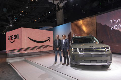 Amazon and Hyundai at the LA Auto Show 2023. Pictured: José Muñoz, global chief operating officer for Hyundai and president and CEO of Hyundai and Genesis Motor North America and Marty Mallick, vice president for Amazon Worldwide Business and Corporate Development (Photo: Business Wire)