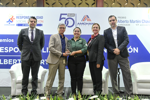 original Pictured from left: Cristian Rucavado, Vice Minister of Economy, Industry and Commerce, Government of Costa Rica; Manuel Rojas, Training Specialist, Dole/Standard Fruit Company of Costa Rica; Raquel Alfaro, Social Welfare Supervisor, Dole/Standard Fruit Company of Costa Rica; Silvia Castro, President, AmCham; Juan Carlos Chavarría, Vice President, AmCham. (Photo: Business Wire)