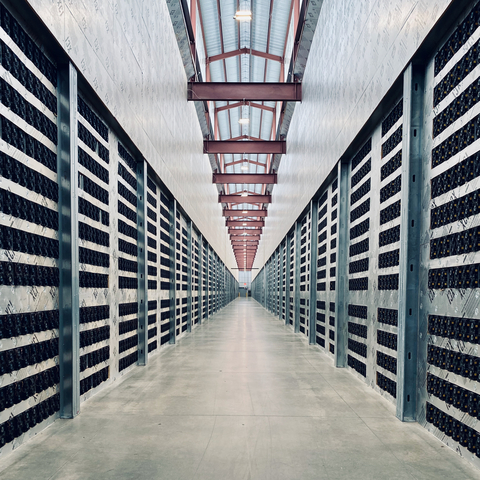 original Core Scientific designs its data centers with hot aisles to optimize miner performance without HVAC systems (Photo: Business Wire)