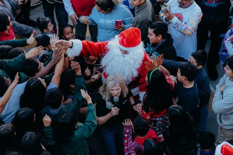 Santa Claus Greets the Crowd at the 34th Annual Luskin Orthopaedic Institute for Children Toys & Joy Holiday Celebration. Over 1,000 Pediatric Patients Received Gifts. (Photo: Business Wire)