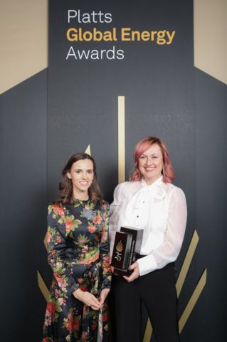 original Kraken's Charlotte Johnson, Chief of Staff & Global Head of Markets, and Natasha Crowe, Global Head of Marketing & Communication, at the 25th Annual Platts Global Energy Award. Kraken, the only proven, end-to-end platform for future energy, was named winner of the Grid Edge Award. (Photo: Business Wire)