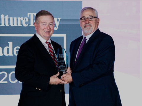President and CEO of Bob’s Discount Furniture Bill Barton accepts the award from Furniture Today’s editor-in-chief Bill McLoughlin (Photo: Business Wire)