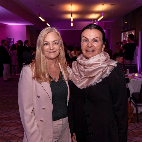 Kimberly Carson, PDG du Cancer du Sein du Canada, et Susan McPeak, cofondatrice du Groupe McPeak-Sirois de recherche clinique en cancer du sein, au San Antonio Breast Cancer Symposium. (Photo: Business Wire)