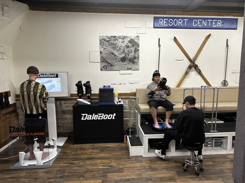 Aetrex's Albert 2 Pro scan in process to design custom ski boots. (Photo: Business Wire)