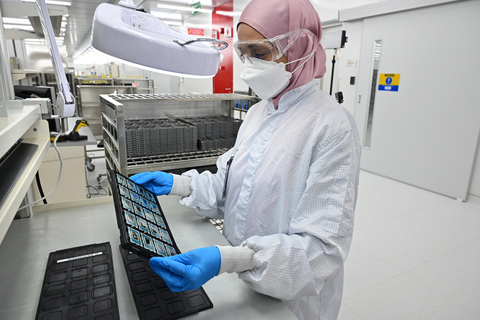 A factory technician at Intel’s Penang Assembly Test facility inspects a tray of Intel Core Ultra processors before they are shipped from the factory in Penang, Malaysia. On Dec. 14, 2023, Intel introduced the Intel Core Ultra mobile processor family. Powered by Intel’s 3D performance hybrid architecture and built on the Intel 4 process, new H- and U-Series processors deliver a balance of performance and power efficiency, immersive experiences, and AI acceleration. (Credit: Intel Corporation)