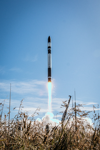 Electron_launches_for_The_Moon_God_Awakens_Missions_Image_Credit_Phil_Yeo.jpg