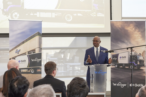 Tennell Atkins, City of Dallas Mayor Pro Tem and Council Member, addresses representatives from Gatik, Kroger, City of Dallas and Texas State. (Photo: Business Wire)