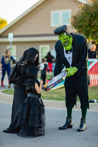 thumbnail Winners of a friendly costume contest were treated to fun prizes. (Photo: Business Wire)