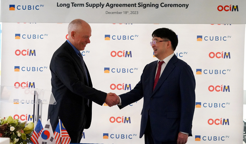 Frank van Mierlo, CEO of CubicPV, and Woo Hyun Lee, Chairman of OCI Holdings, during the signing ceremony. Credit: CubicPV