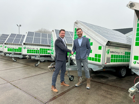 From left to right: Morten Sørensen, Senior Vice President of Advent Technologies A/S and Luc Bleumer, Co-founder and Co-CEO of Volta Energy (Photo: Business Wire)