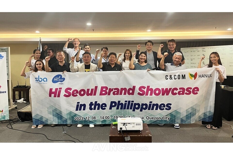 Celebrating the success of the Philippine K-Beauty & Food Showcase are key participants, including Kim Taekyun, CEO of C&COM (third from left, front row), and Kim Sunghwan, CEO of Hanul Worldwide (fourth from left, front row). (Photo: C&COM)