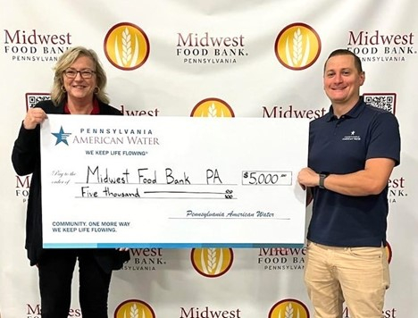 Pennsylvania American Water presents a $5,000 check to Midwest Food Bank Pennsylvania in support of efforts to end hunger. (Photo: Business Wire)