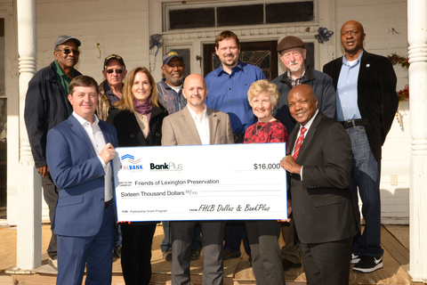 FHLB Dallas, BankPlus and Friends of Lexington Preservation celebrate a $16,000 award to revitalize the Lundy House. Front row: Ellis Harris III, Kathleen Hooker Waldrop, Mark Ouellette, Fran Thurmond and Bruce Hatton. Back row: Leroy Riley, Watt Ervin, Leonard Hampton, Landon Vollar, Phil Cohen and James Young. (Photo: Business Wire)