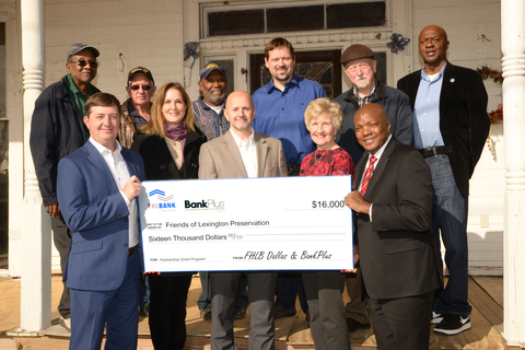 original FHLB Dallas, BankPlus and Friends of Lexington Preservation celebrate a $16,000 award to revitalize the Lundy House. Front row: Ellis Harris III, Kathleen Hooker Waldrop, Mark Ouellette, Fran Thurmond and Bruce Hatton. Back row: Leroy Riley, Watt Ervin, Leonard Hampton, Landon Vollar, Phil Cohen and James Young. (Photo: Business Wire)