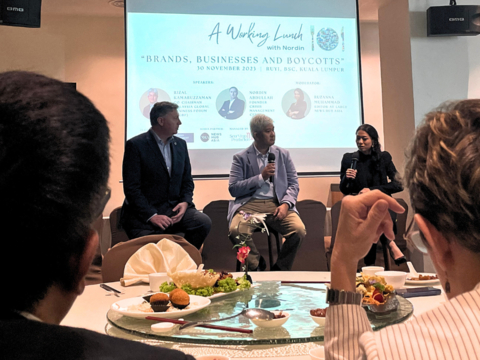 original The first rejuvenated edition of ‘A Working Lunch with Nordin’ dealt with the highly emotional topic of ‘Brands, Businesses and Boycotts’ featuring speakers, from left, Nordin Abdullah, Founder of Crisis Management Centre and Founding Chairman of the Malaysia Global Business Forum (MGBF); and Rizal Kamaruzzaman, MGBF Co-Chairman. The session was moderated by Ruzanna Muhammad, Editor-at-Large of News Hub Asia (NHA). | Photo by NHA/MGBF