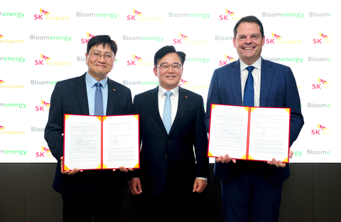 Pictured Above (from right): Junghun (Roy) Kim, Vice President, Eco Solutions Business Unit, SK ecoplant, Kyung-il Park, CEO, SK ecoplant, and Greg Cameron, CFO and President, Bloom Energy. (Photo: Business Wire)