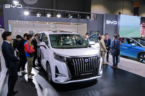 thumbnail DENZA D9 at the Hong Kong International Auto Show (Photo: Business Wire)