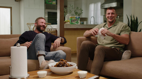 Bounty Paper Towels® Takes on Game Day’s #1 Food with the Ultimate NFL Wingmen (Photo: Business Wire)