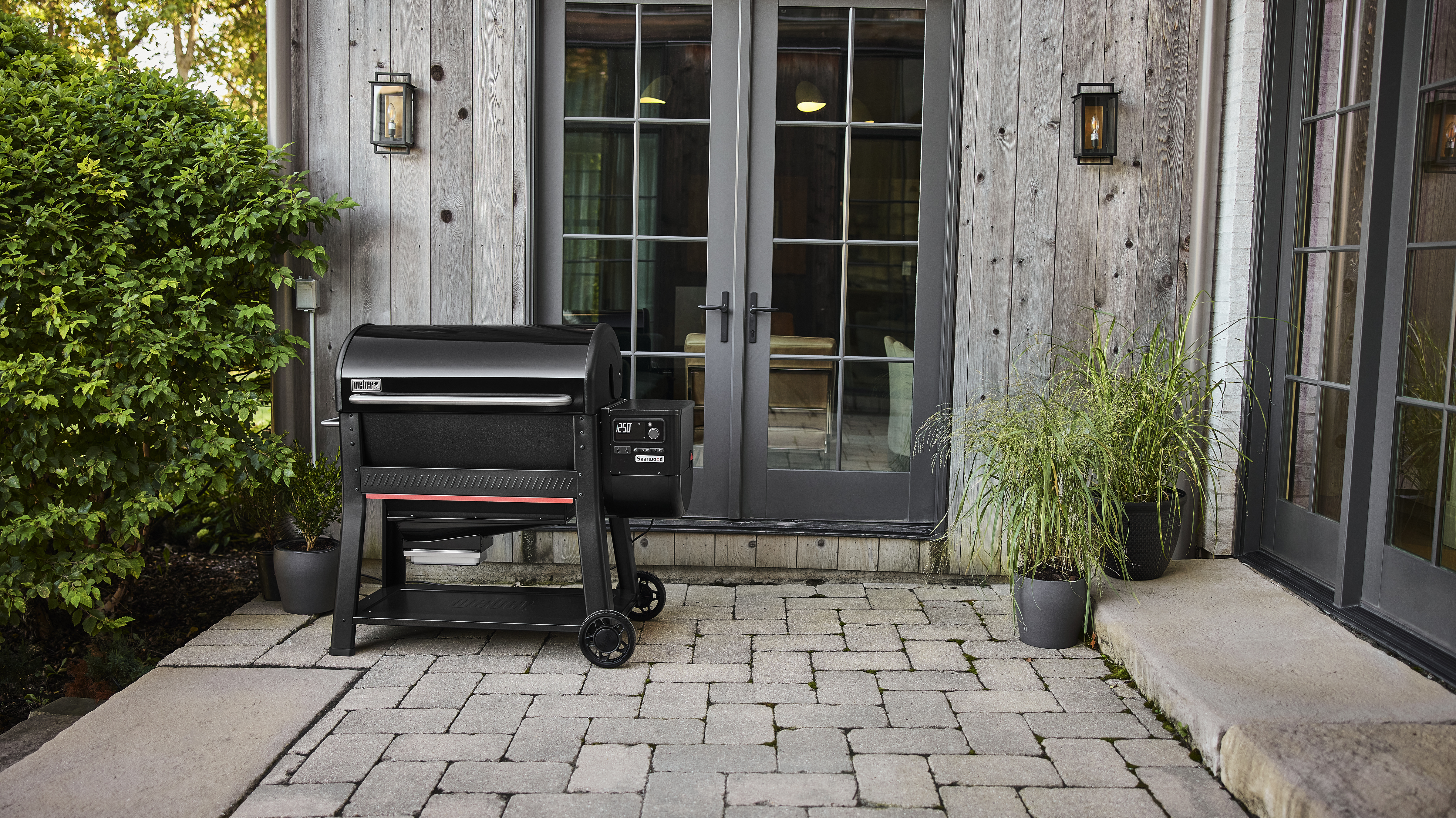 Weber's New Smart Grill Has a Top-Down Broiler and Heat Sensors to Maintain  Ideal Temps - CNET