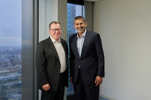 Left to right: Dominic Burke, Aptia Founder and Group Chairman, and Bala Viswanathan, Aptia Founder and Group CEO formally launch new global pensions and employee health and benefits specialist business. The firm launches today with 1,100 clients and supporting 7 million people. (Photo: Business Wire)