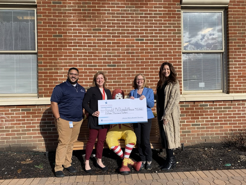 original American Water Charitable Foundation President Carrie Williams and team present a $15,000 One Water Street grant to Ronald McDonald House Southern New Jersey Interim Director/Grants and Major Gifts Officer Tracey Sharpe (Photo: Business Wire)