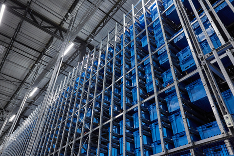 thumbnail Fabric gives warehouse operators the ability to effectively utilize vertical space. (Photo: Business Wire)