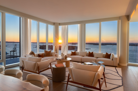 Quay Tower is the only waterfront new development in Brooklyn Heights with sponsor units for sale. The residences at Quay Tower feature cinematic views of New York City and continue to break price records in Brooklyn. (Photo: Business Wire)