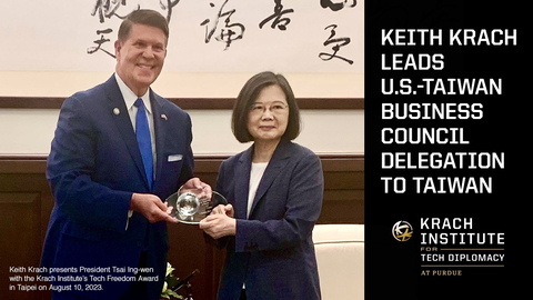 Keith Krach presents President Tsai Ing-wen with the Krach Institute's Tech Freedom Award in Taipei on August 10, 2023. (Photo: Business Wire)