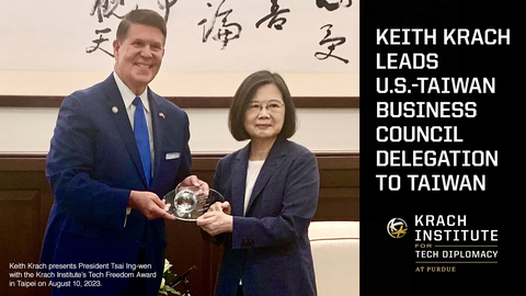 original Keith Krach presents President Tsai Ing-wen with the Krach Institute's Tech Freedom Award in Taipei on August 10, 2023. (Photo: Business Wire)