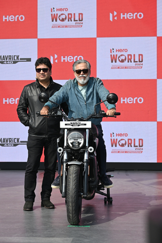 Dr Pawan Munjal, Executive chairman and Mr Niranjan Gupta, CEO, Hero MotoCorp at the unveil of the Mavrick 440 (Photo: Business Wire)