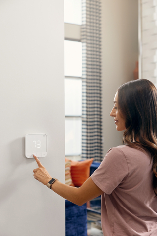 In addition to the built-in thermostat technology, Alloy SmartHome Hub+ establishes a single interface to control connected smart home devices, enabling users to turn off multiple lights in a home at once, remotely lock and unlock doors, receive alerts and automatically notify maintenance when a sensor detects a leak. (Photo: Business Wire)