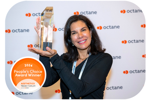 original Trufacial™ Founder and CEO Dina El-Sherif Proudly Accepts People's Choice Award 2024 for Innovative Trufacial Skin Perfecting Device at Octane's Aesthetic Tech Forum. Trufacial is the first of its kind handheld skin rejuvenation solution for home use. (Photo: Business Wire)