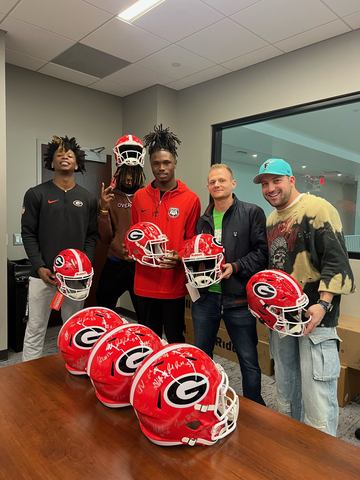 From left to right: UGA football stars Nitro Tuggle, Demello Jones, and Ondre Evans stand with Top Tier Authentics Co-Founders Dima Azarenko and Andrew Rosen, with new, signed memorabilia from the nation’s #1 recruiting class. (Photo: Business Wire)