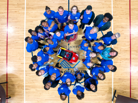 original PPG and the PPG Foundation invested more than $17.5 million worldwide in 2023 to support over 450 community partners and programs that are focused on advancing education and delivering community sustainability while encouraging PPG employee volunteerism. (Photo: Business Wire)