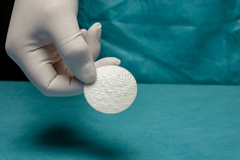 Shield Standard, a part of the Kerecis Shield product family, combines a fish-skin graft and silicone backing for efficient treatment of acute and chronic wounds. (Photo: Business Wire)