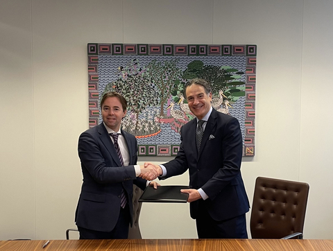 Michel Heijdra, Director-General for Climate and Energy of the Dutch Ministry of Economic Affairs and Climate Policy (left), with Elias Gedeon, Westinghouse Senior Vice President of Energy Systems Commercial Operations (right) (Photo: Business Wire)